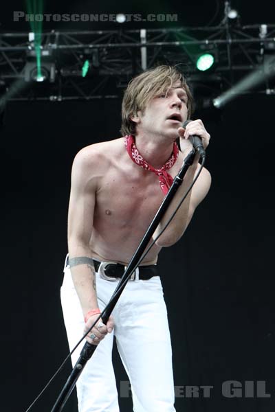 CAGE THE ELEPHANT - 2014-08-22 - SAINT CLOUD - Domaine National - Scene de la Cascade - Matthew Ray Shultz